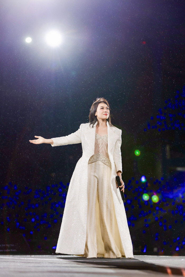 Việc Mỹ Tâm lựa chọn bán vé concert của mình ở mức giá 'rẻ bèo' thế này có thể là dấu hiệu cho thấy nữ ca sĩ vẫn muốn concert của mình là một sự kiện dành cho đông đảo người hâm mộ.
