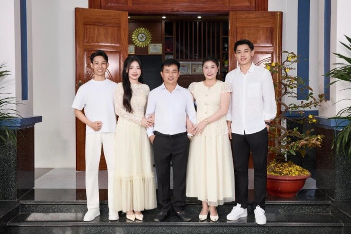 Với Đình Bắc, căn nhà mới không chỉ là nơi ở mà còn là thành quả sau những năm theo đuổi bóng đá chuyên nghiệp và món quà anh dành tặng bố mẹ tại quê nhà.