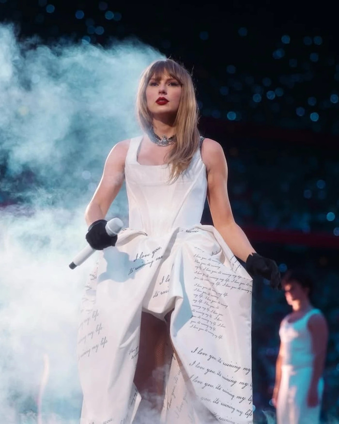 Taylor Swift phá kỷ lục tồn tại suốt 35 năm của em gái Michael Jackson Ảnh 3