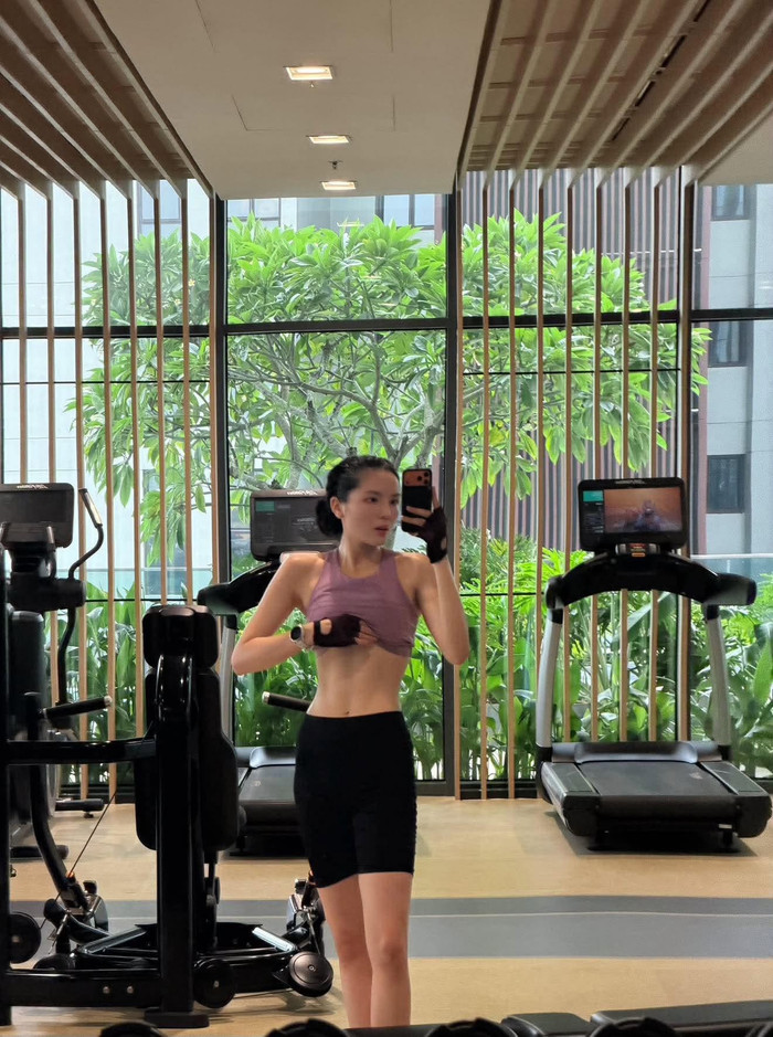 Hoa hậu Kỳ Duyên khoe dáng săn chắc trong phòng tập.