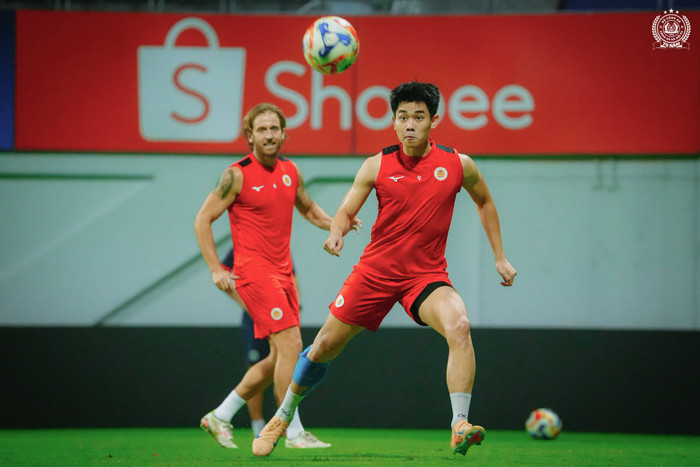 Tiền đạo Đình Bắc đã có mặt tại Singapore, sẵn sàng cùng CAHN bước vào trận mở màn Cúp các CLB Đông Nam Á gặp Lion City Sailors. Ảnh: CLB CAHN