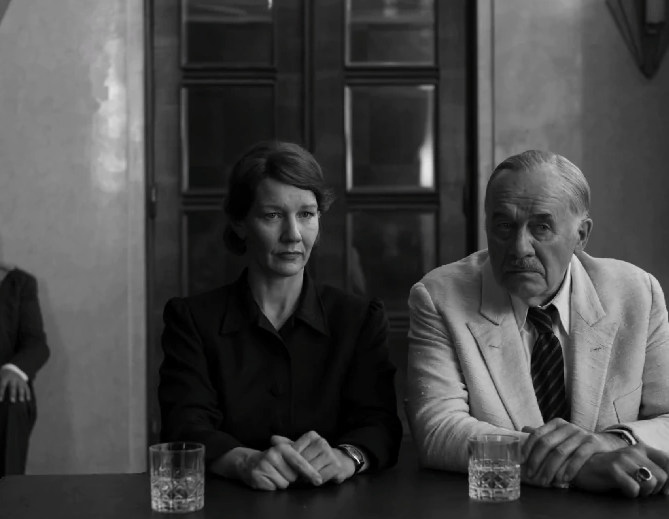 Fatherland của Paweł Pawlikowski được Ba Lan lựa chọn tranh Oscar. Phim kể về chuyến hành trình xuyên nước Đức năm 1949 của nhà văn Thomas Mann và con gái Erika. Tác phẩm ra mắt tại Cannes và mang về cho Pawlikowski giải Đạo diễn xuất sắc.