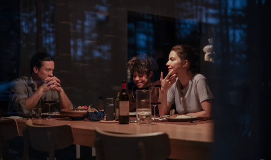 Pháp chọn Minotaur của đạo diễn Andrey Zvyagintsev làm đại diện. Bộ phim giành giải Grand Prix tại Cannes, tiếp tục giúp tác phẩm trở thành một trong những ứng viên đáng chú ý của mùa giải Oscar năm nay.