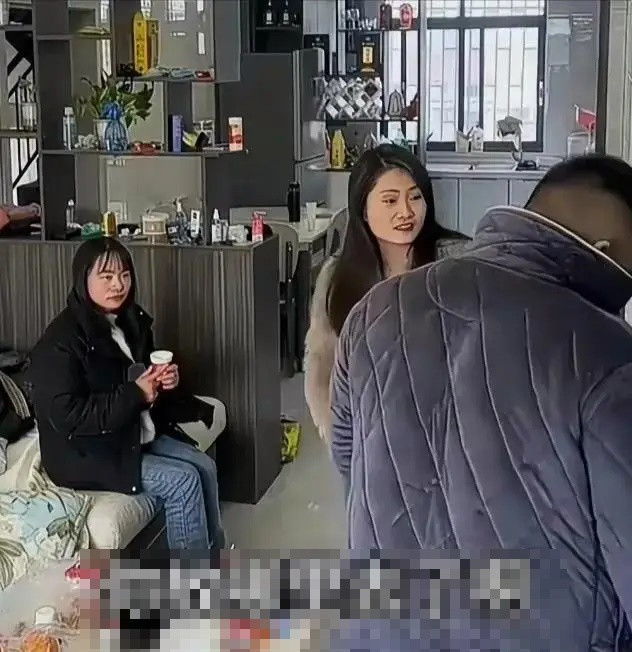 Về nhà chồng cũ lấy đồ, người phụ nữ sững sờ trước cảnh tượng không ngờ Ảnh 4