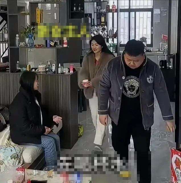 Về nhà chồng cũ lấy đồ, người phụ nữ sững sờ trước cảnh tượng không ngờ Ảnh 2