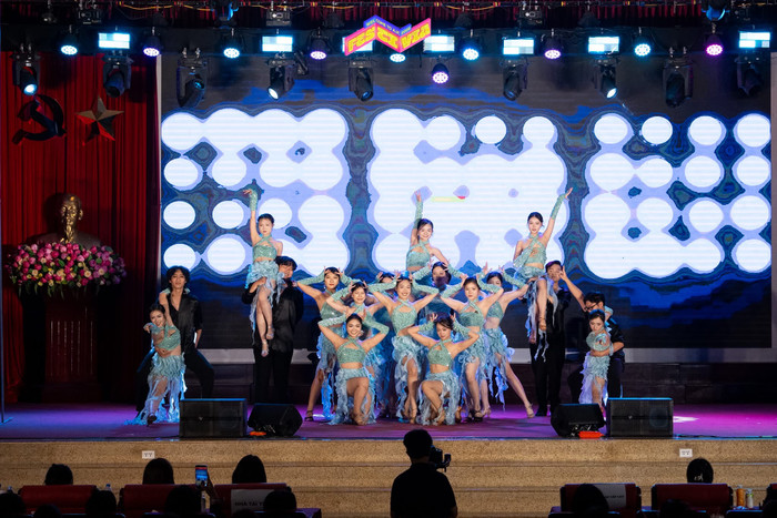 Mãn nhãn với đêm nhạc hội chào đón tân sinh viên tại Học viện báo chí & Tuyên truyền Ảnh 4