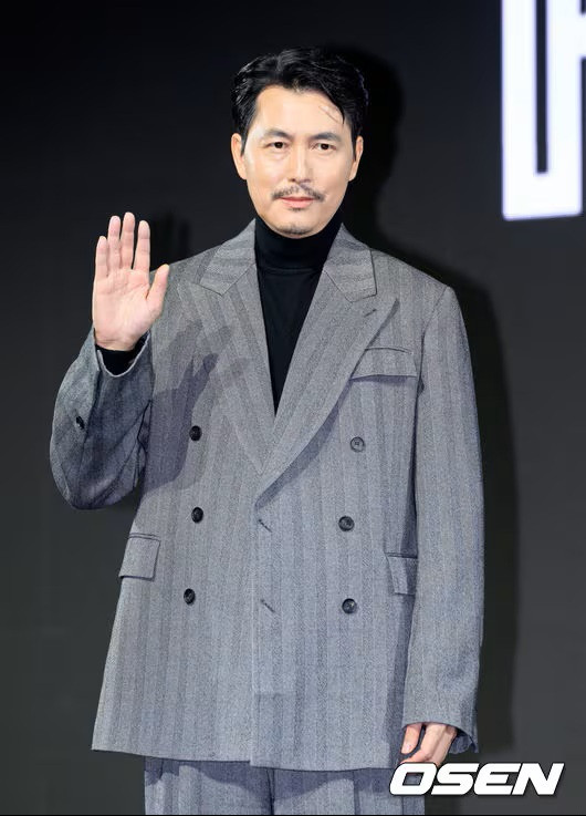 Hiện tại, chưa rõ lý do khiến Jung Woo Sung từ chức giám đốc. (Ảnh OSEN)