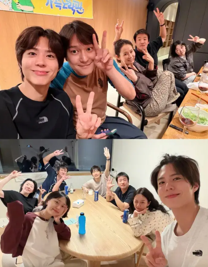 Park Bo Gum chia sẻ ảnh gặp lại các thành viên trong đoàn phim Reply 1988 nhân dịp sinh nhật Choi Taek.