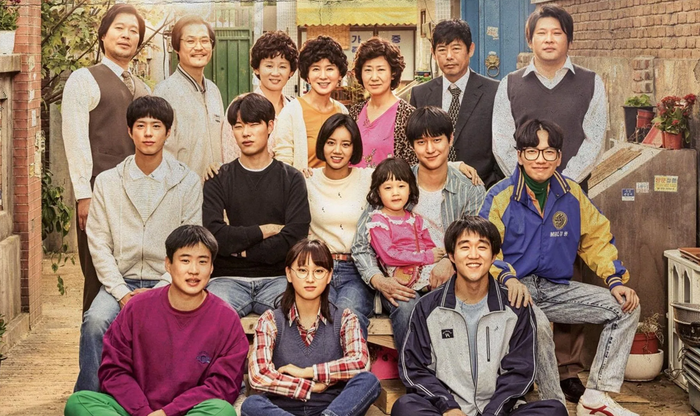 Reply 1988 lấy bối cảnh khu phố Ssangmun-dong ở Seoul năm 1988, xoay quanh tình bạn, tình thân và cuộc sống của những gia đình hàng xóm.