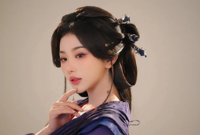 Khổng Tuyết Nhi chia sẻ loạt ảnh đóng máy phim cổ trang Thiên Hành Cửu Ca: Cử Thế Vô Song ngày 8/10. Ảnh: Weibo đoàn phim