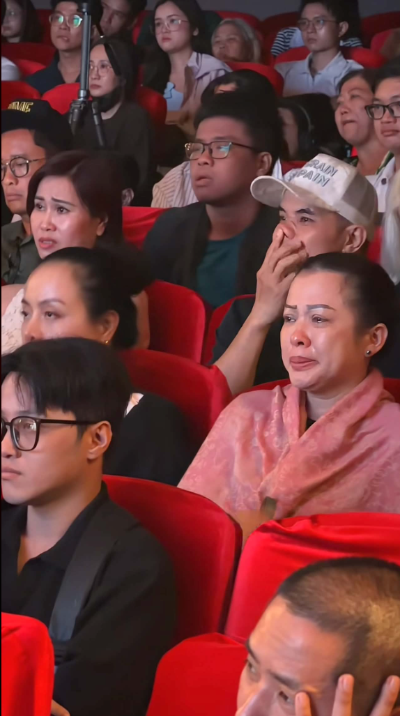 Nhiều khán giả xúc động trước nhân vật do Nhật Kim Anh thể hiện.