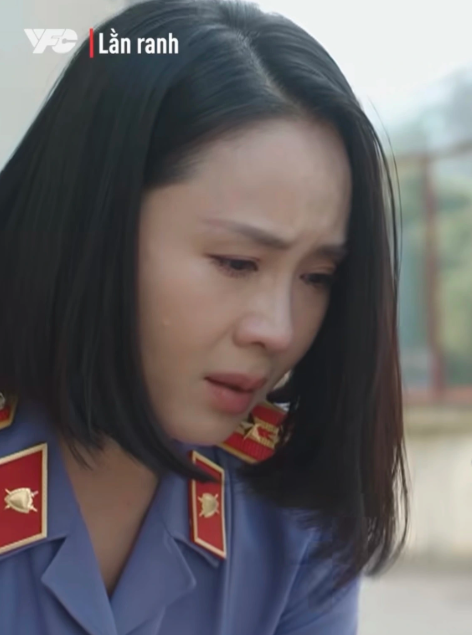 Càng về cuối phim, diễn xuất của Hồng Diễm chuyển sang trạng thái nén chặt, lạnh và nhiều sức nặng