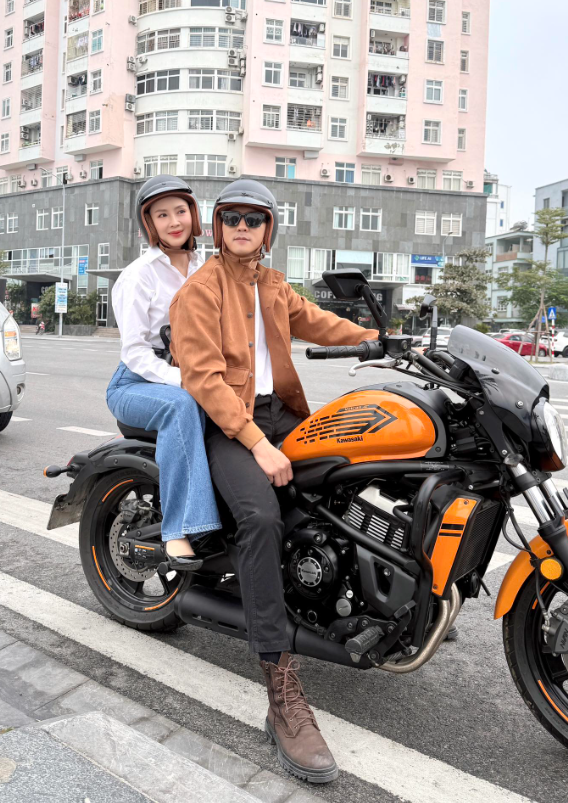 Hồng Diễm chia sẻ ảnh hậu trường phim cùng Hà Việt Dũng