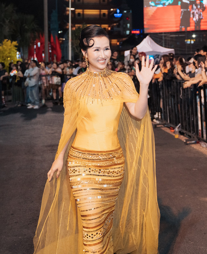 Võ Hạ Trâm diện trang phục lấy cảm hứng từ truyền thống của đồng bào Ê Đê.