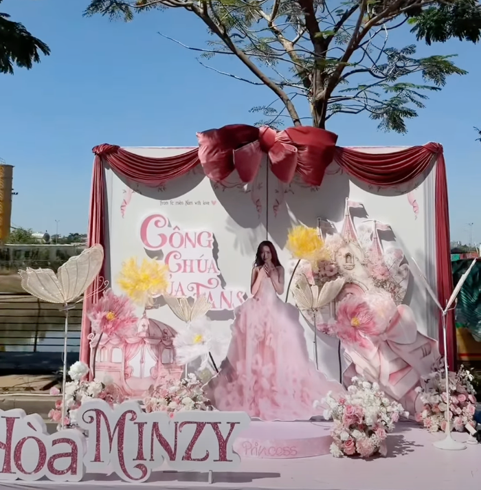 Trực tiếp fan concert Hòa Minzy: Nghệ sĩ Xuân Hinh và dàn sao đổ bộ Ảnh 1