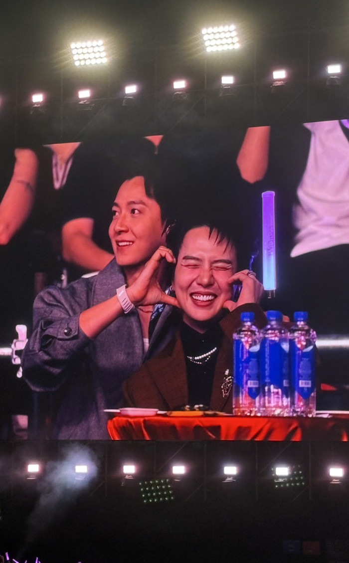 Trực tiếp fan concert Hòa Minzy: Nghệ sĩ Xuân Hinh và dàn sao đổ bộ Ảnh 1