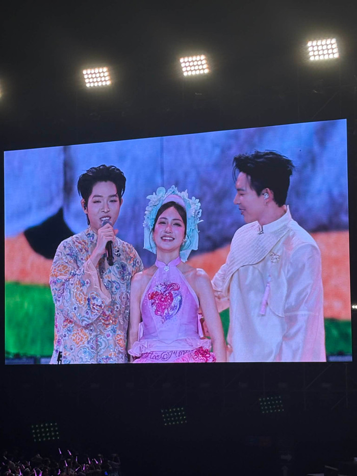 Trực tiếp fan concert Hòa Minzy: 'Chấn động' màn song ca với Quốc Thiên Ảnh 1