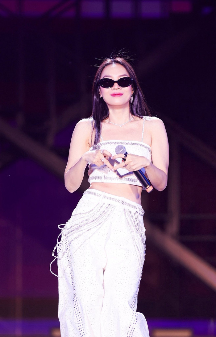 Xôn xao clip Mỹ Tâm bật khóc trước 5000 khán giả, lý do đằng sau khiến ai cũng nghẹn ngào Ảnh 4