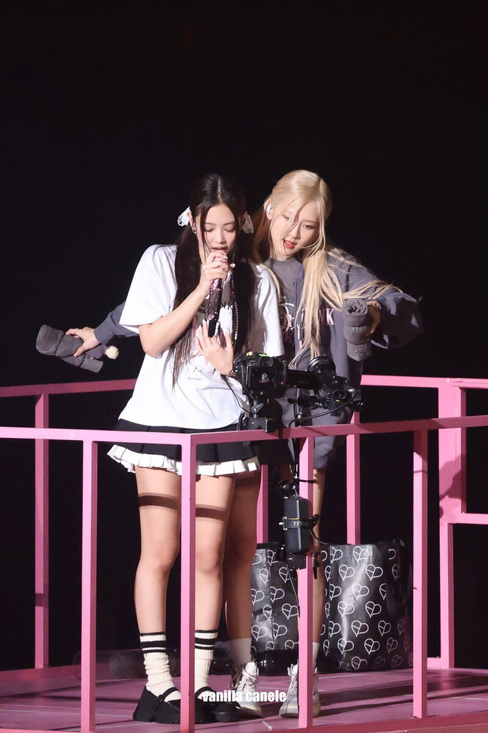 Rosé 'soán ngôi' Jennie Ảnh 3