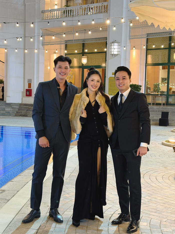 Nội dung trên Facebook của Hồng Diễm chủ yếu xoay quanh khoảnh khắc đời thường, hình ảnh tại các sự kiện, hậu trường phim và quảng bá sản phẩm.&nbsp;Ảnh: FBNV