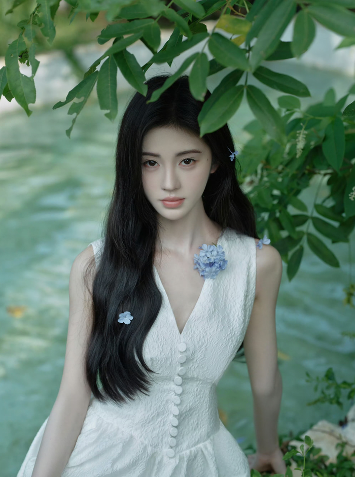 Cúc Tịnh Y là gương mặt nổi bật của màn ảnh Hoa ngữ, được mênh danh là 'mỹ nhân 4000 năm'.