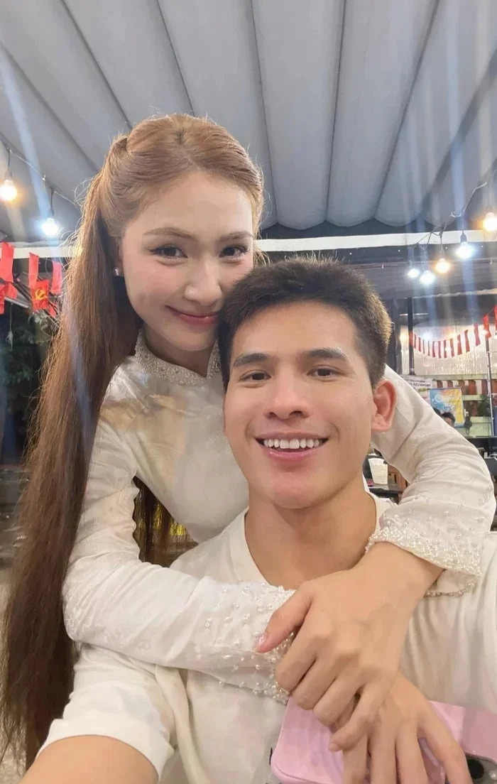 Hòa Minzy được nam ca sĩ cầu hôn ngay trên sân khấu Ảnh 4