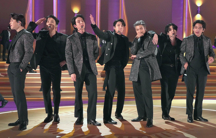 BTS trở lại sau 3 năm, kích hoạt 'cơn sốt du lịch' bùng nổ tại Seoul Ảnh 4