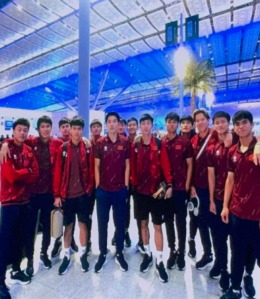 Đình Bắc và đồng đội cùng nhau nhắn nhủ đến Hòa Minzy.