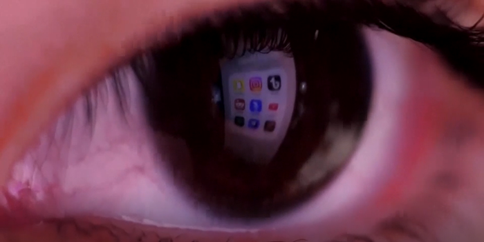 Meta và YouTube bị cáo buộc thiết kế ứng dụng gây nghiện cho trẻ em. Ảnh: Reuters