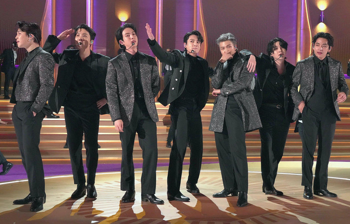 Album mới của BTS sẽ làm 'rung chuyển thế giới' Ảnh 3