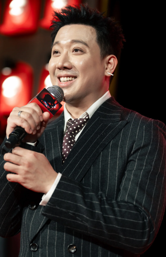 Trấn Thành đứng giữa hai dòng chảy, giữ nhịp sản xuất trong nước và mở rộng ra khu vực