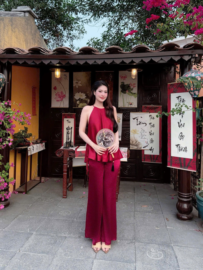 Đoàn Thiên Ân khoe dáng thon và làn da căng mịn trong loạt ảnh mới nhất. Ảnh: FBNV