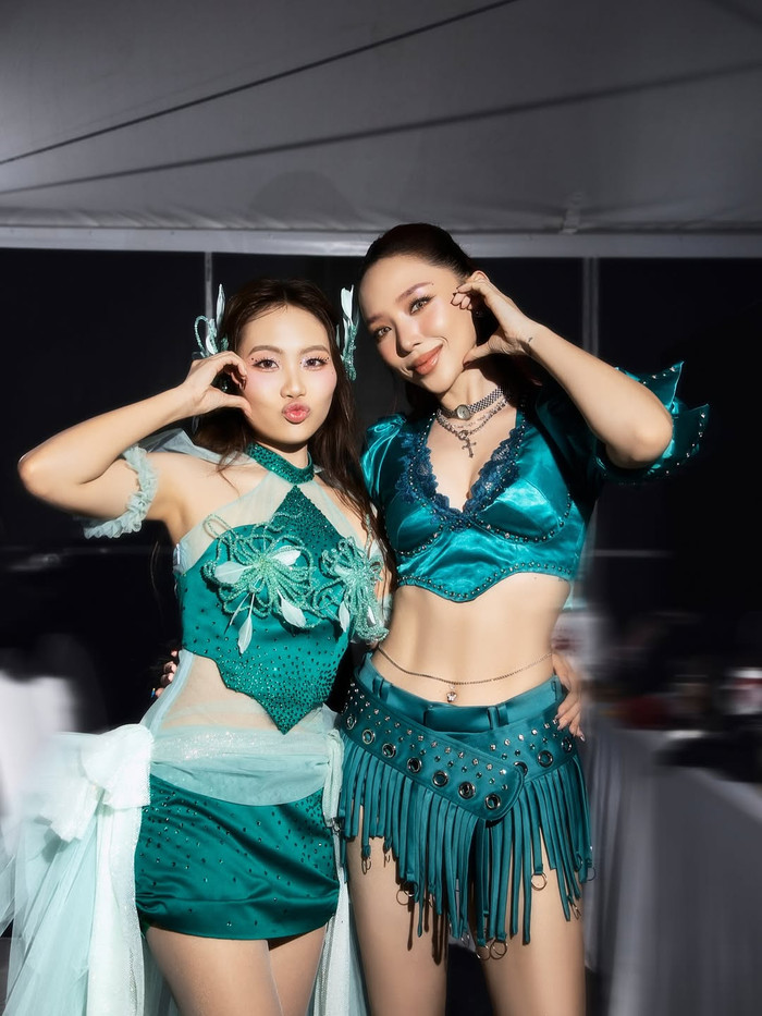 Phương Mỹ Chi và Tóc Tiên vui vẻ chụp hình khi có dịp gặp nhau vào tháng 9 năm ngoái. Ảnh: IGNV