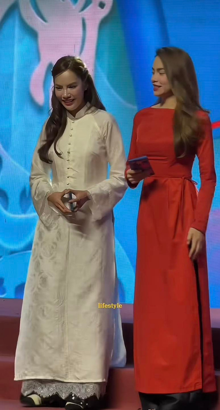 Lê Hoàng Phương và Hồ Ngọc Hà cùng chung sân khấu. (Ảnh từ TikTok Lifestyle)