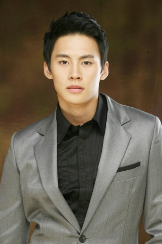 Truyền thông Hàn Quốc đồng loạt đưa tin nam diễn viên Jung Eun Woo (tên thật Jung Dong Jin) đã qua đời