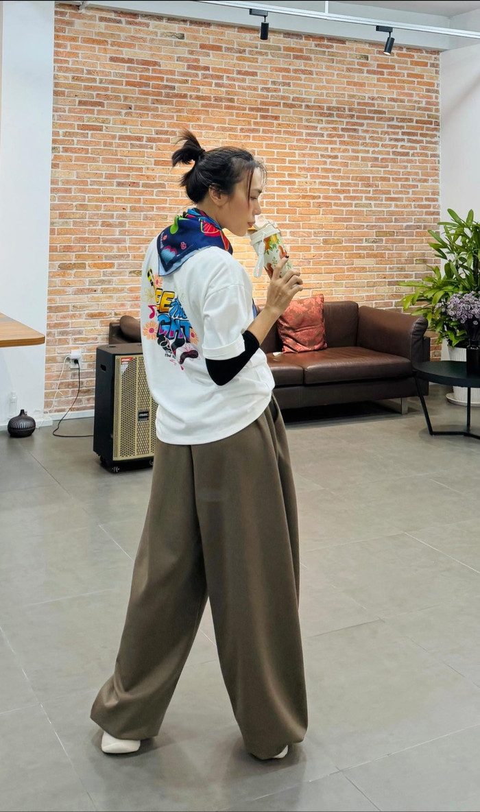 Thói quen này đã được Mỹ Tâm duy trì đều đặn suốt hơn 20 năm sự nghiệp, vừa để phục vụ biểu diễn, vừa trở thành công cụ giữ dáng hữu hiệu. Được biết, nhờ phương pháp này, cô từng có thể giảm đến 4kg chỉ trong 2 tuần mà vẫn giữ được năng lượng dồi dào. Ảnh: FBNV