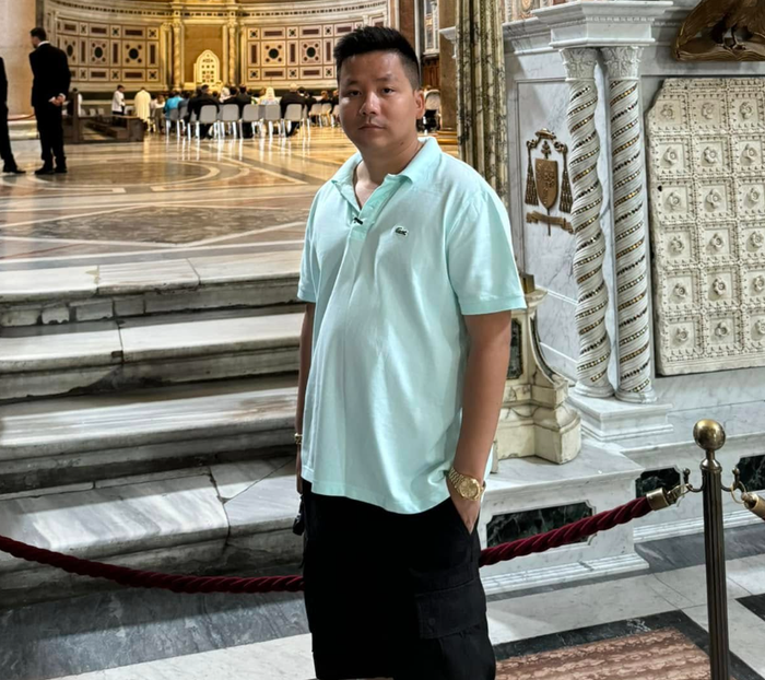 Khoa Pug là một trong những YouTuber được biết đến rộng rãi nhờ loạt video du lịch, ẩm thực với phong cách trải nghiệm mạnh tay, chi tiêu “không ngại giá”.&nbsp;Ảnh: FBNV