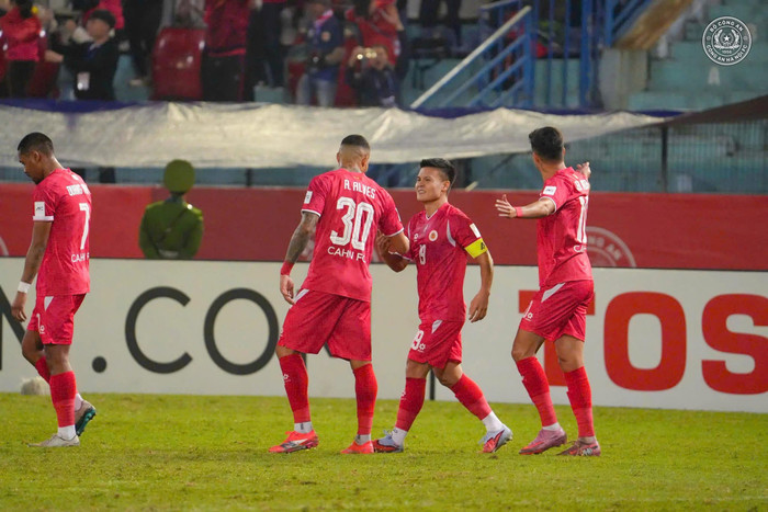 Đẳng cấp của Quang Hải tiếp tục được thể hiện bằng màn trình diễn thực sự ấn tượng trước Tampines Rovers. Ảnh: CLB CAHN