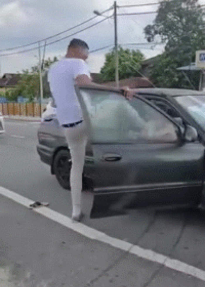 Hành hung tài xế sau va chạm xe, người đàn ông trả giá ngay sau đó Ảnh 2