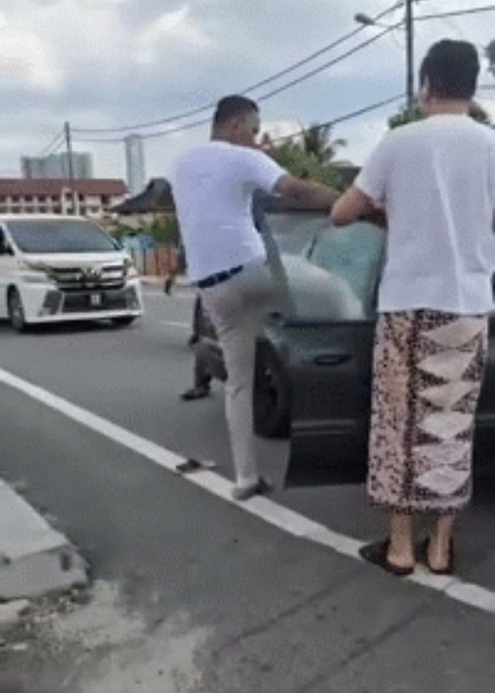 Hành hung tài xế sau va chạm xe, người đàn ông trả giá ngay sau đó Ảnh 1