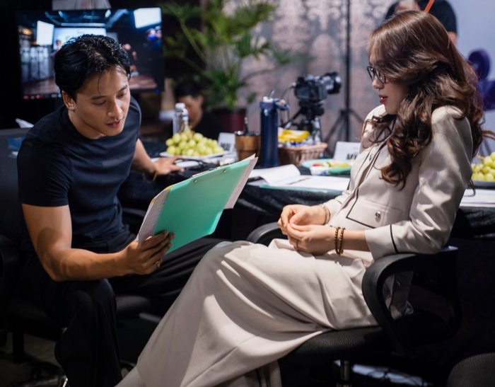 Mỹ Tâm và Mai Tài Phến thể hiện sự tập trung cao độ khi cùng nhau làm việc. Ảnh: FBNV