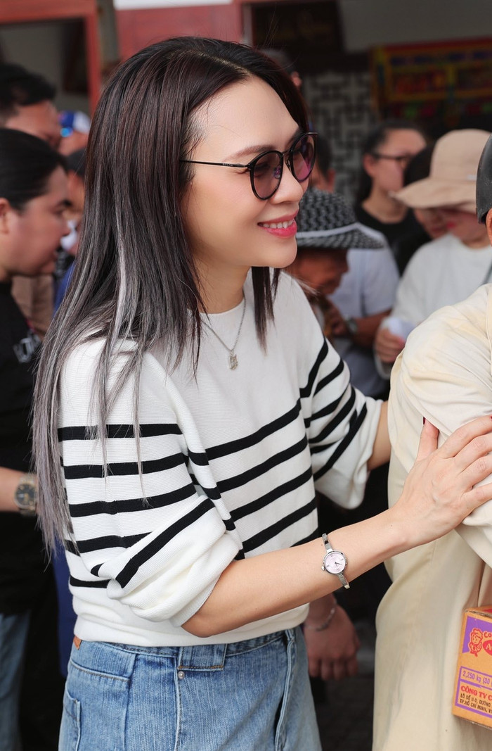 Mỹ Tâm diện chiếc đồng hồ 50 triệu trong hoạt động cuối năm. Ảnh: FBNV