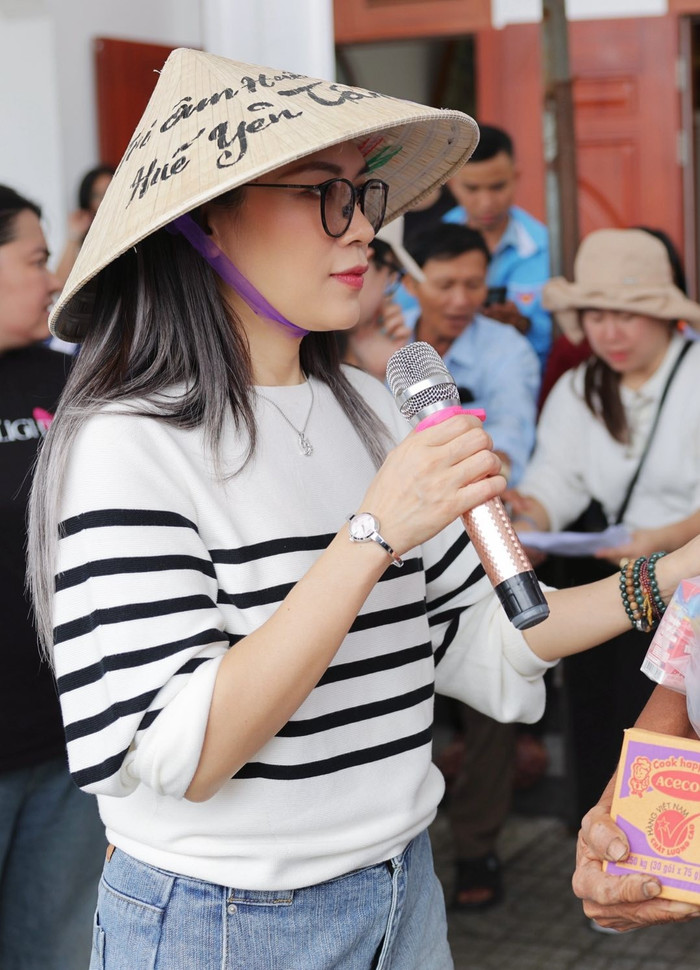 Chiếc đồng hồ 50 triệu của Mỹ Tâm sở hữu vỏ thép không gỉ. Ảnh: FBNV