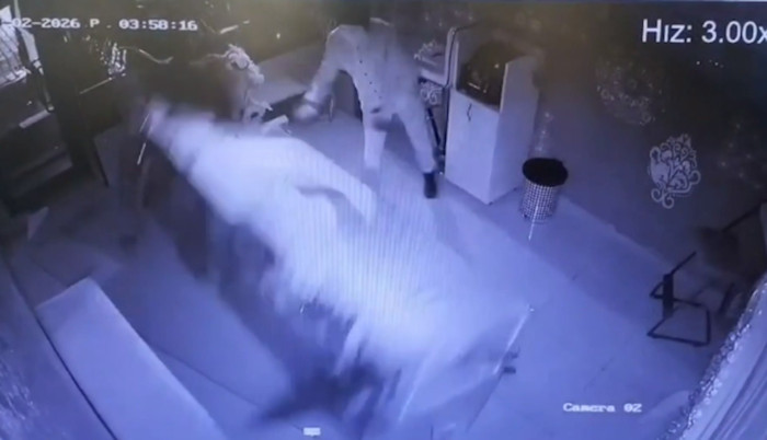 Xôn xao người đàn ông cướp tiệm vàng, cưỡi con lừa để tẩu thoát Ảnh 1