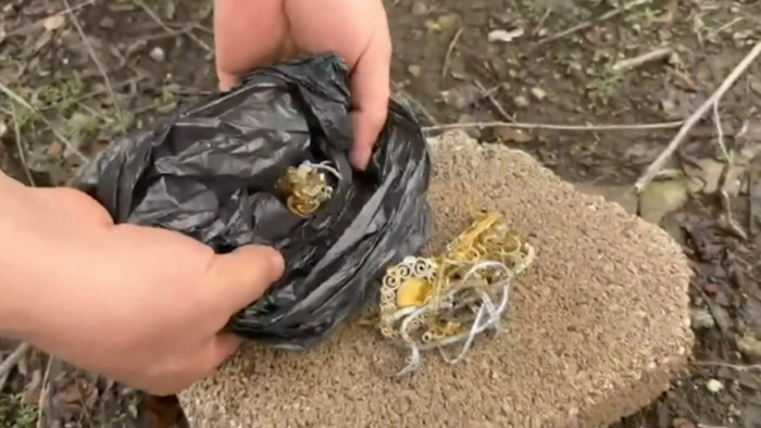 Xôn xao người đàn ông cướp tiệm vàng, cưỡi con lừa để tẩu thoát Ảnh 3