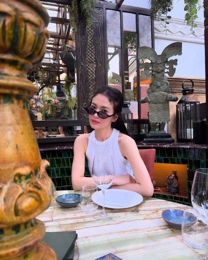 Vóc dáng thon thả khiến Song Hye Kyo trở nên tự tin, xinh đẹp hơn. Ảnh: IGNV