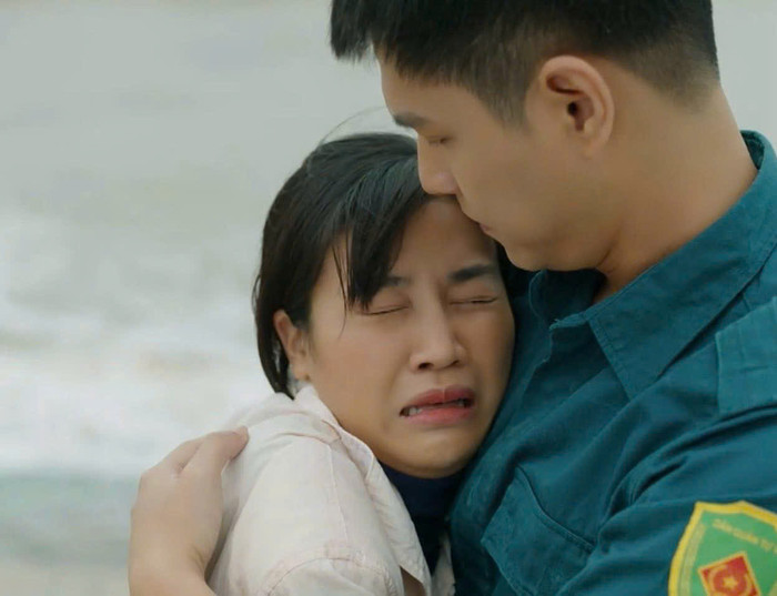 Mối tình của Khánh Linh (Nguyễn Anh Đào) với Lợi (Tô Dũng) được khán giả 'đẩy thuyền' không kém gì cặp đôi chính - Ảnh: FBNV