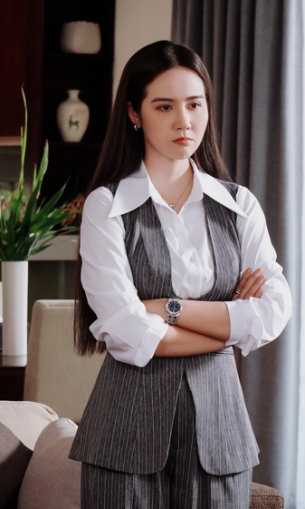 Huyền Lizzie trong tạo hình Ngân, nữ doanh nhân thành đạt của Cách em 1 milimet