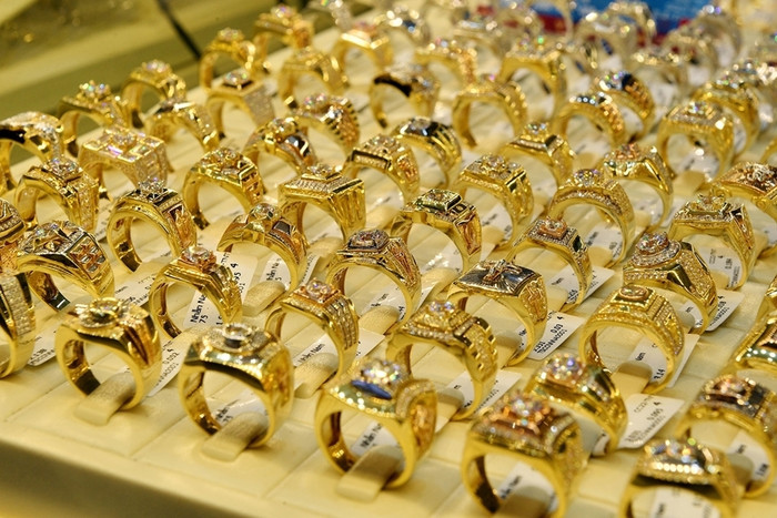 Giá vàng hôm nay (14/2): Vàng nhẫn lại nổi sóng, giá cao ngất khiến người mua chùn tay Ảnh 2