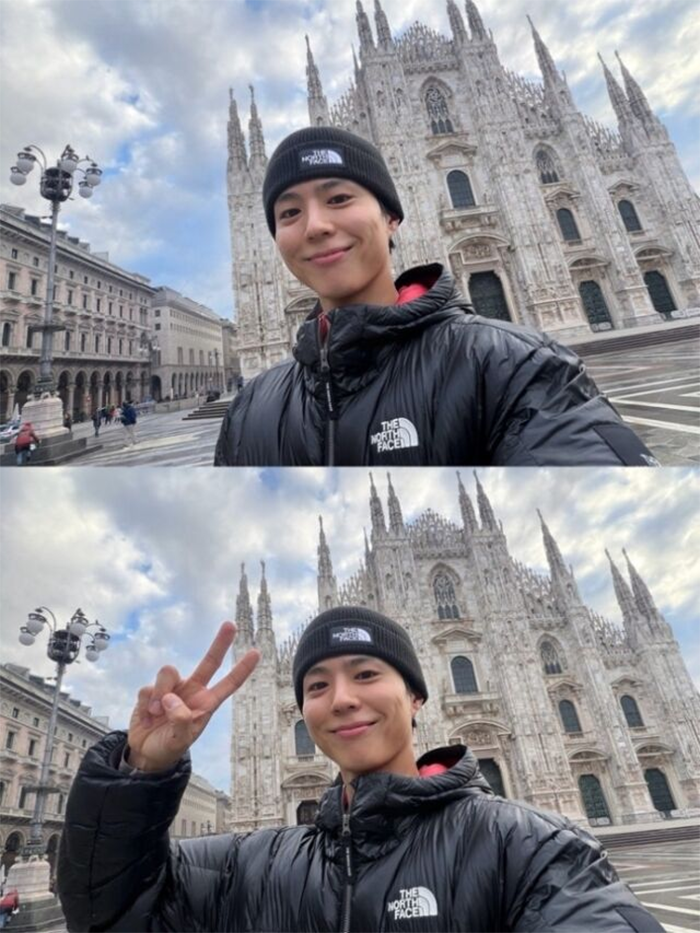 Những hình ảnh đời thường đang gây sốt của nam diễn viên Park Bo Gum.